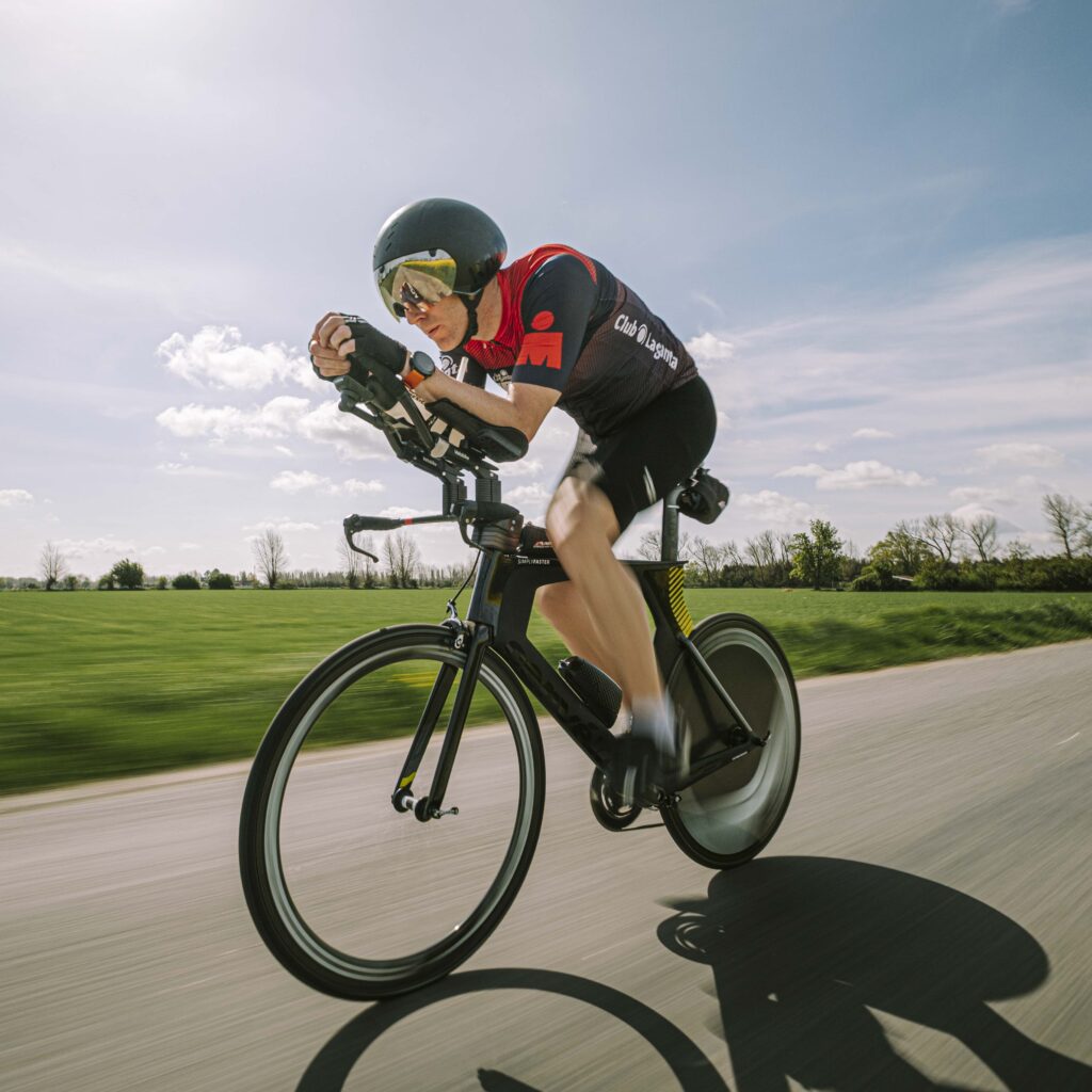 Hvor lang tid tager det at træne sig op til en IRONMAN?